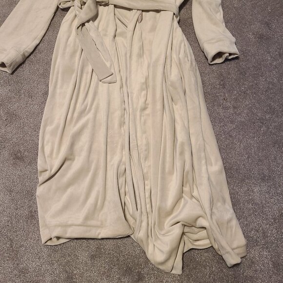 NWT Womans relaxed fit velour long robe - Picture 4 of 4